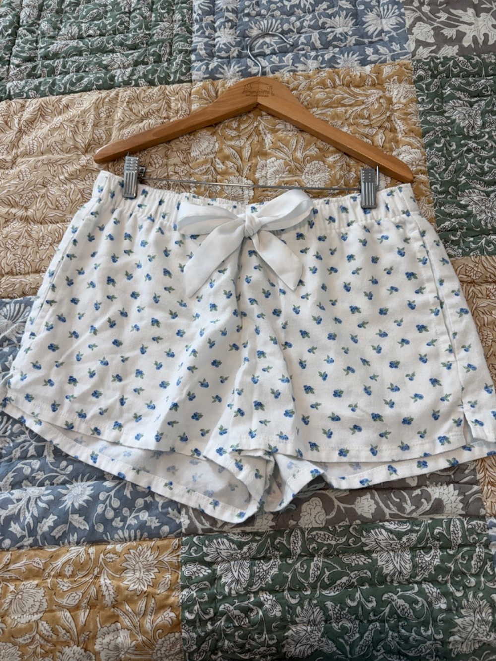 Hollister White Blue Floral Print Flannel Sleep Shorts Ribbon Tie Bow Medium
